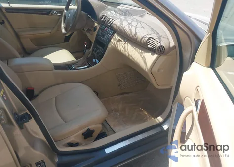 2002 Mercedes-Benz C 240 z USA, uszkodzony, nr VIN WDBRF61J32E005536